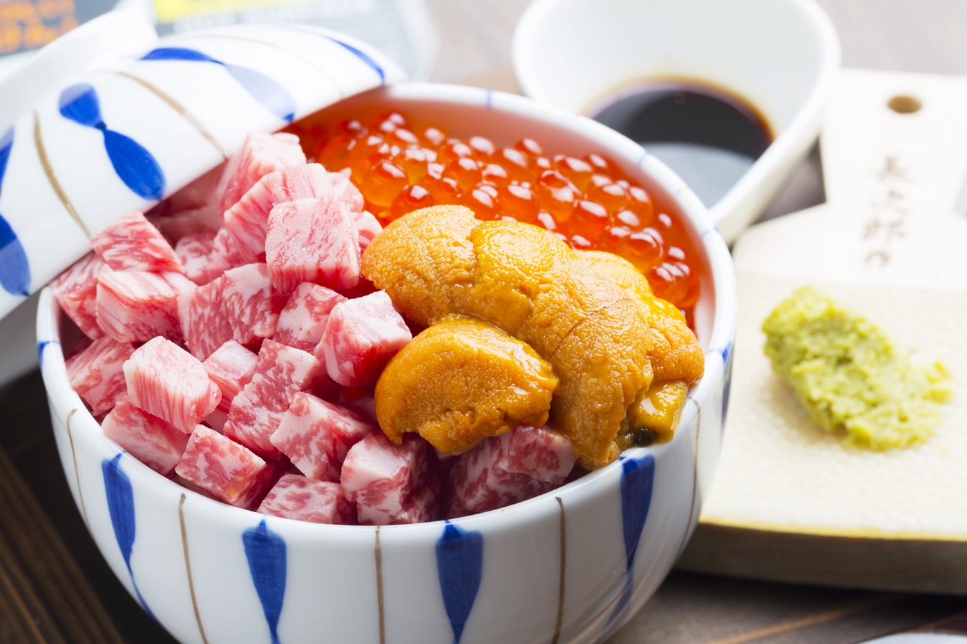 名古屋 大須の焼肉店 肉亭まぼたん で 和牛の肉刺しや希少部位メニューを楽しんで