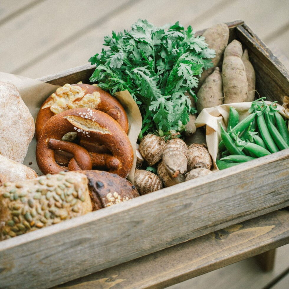 【お取り寄せ】三重・いなべ「フライベッカー サヤ・八風農園」のおまかせパン&旬野菜セット