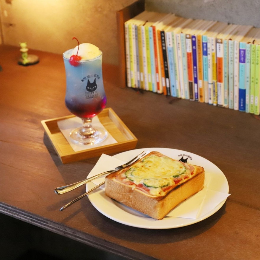 「喫茶山猫軒」で本とコーヒーにどっぷり浸かる！居心地の良い喫茶店【名東区・星ヶ丘】