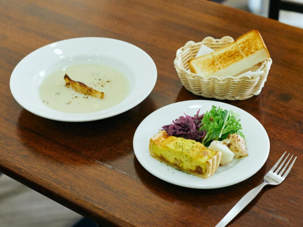 矢場町「喫茶 ミトン」で、野菜のおいしさを引き出したランチと自家製スイーツを【名古屋】