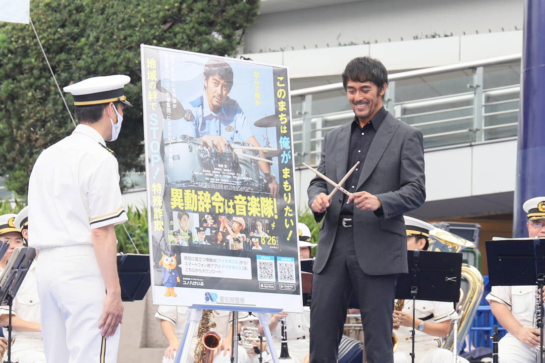 映画『異動辞令は音楽隊！』の阿部寛さんが名古屋の警察音楽隊コンサートにサプライズ登場！