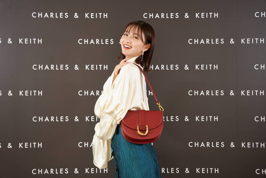 「CHARLES & KEITH 名古屋ゲートウォーク店」のスペシャルイベントに名古屋出身のモデル・岡崎紗絵さんが登場！