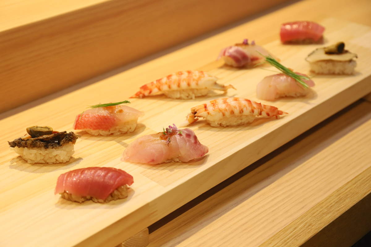 三重県産の新鮮な魚を目の前で握る「鮨やすぞう。」がＫＩＴＴＥ名古屋にオープン！ 【名駅】