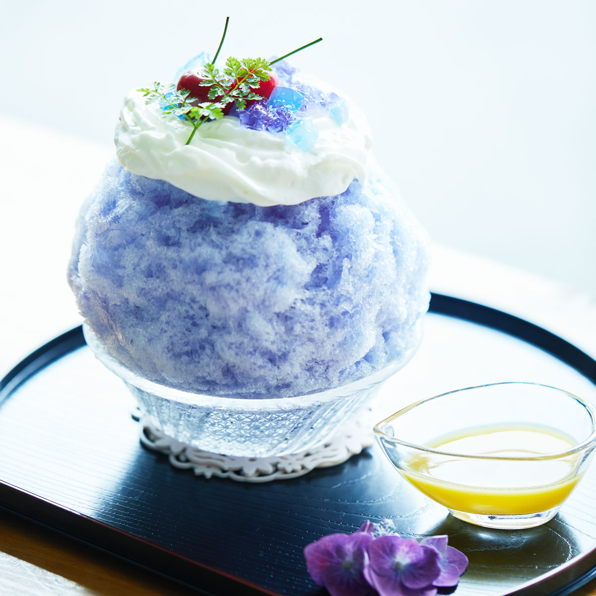 まるで食べる紫陽花！老舗菓子店「セボン丸三」で味わう、美しすぎる映えかき氷【三重・四日市】