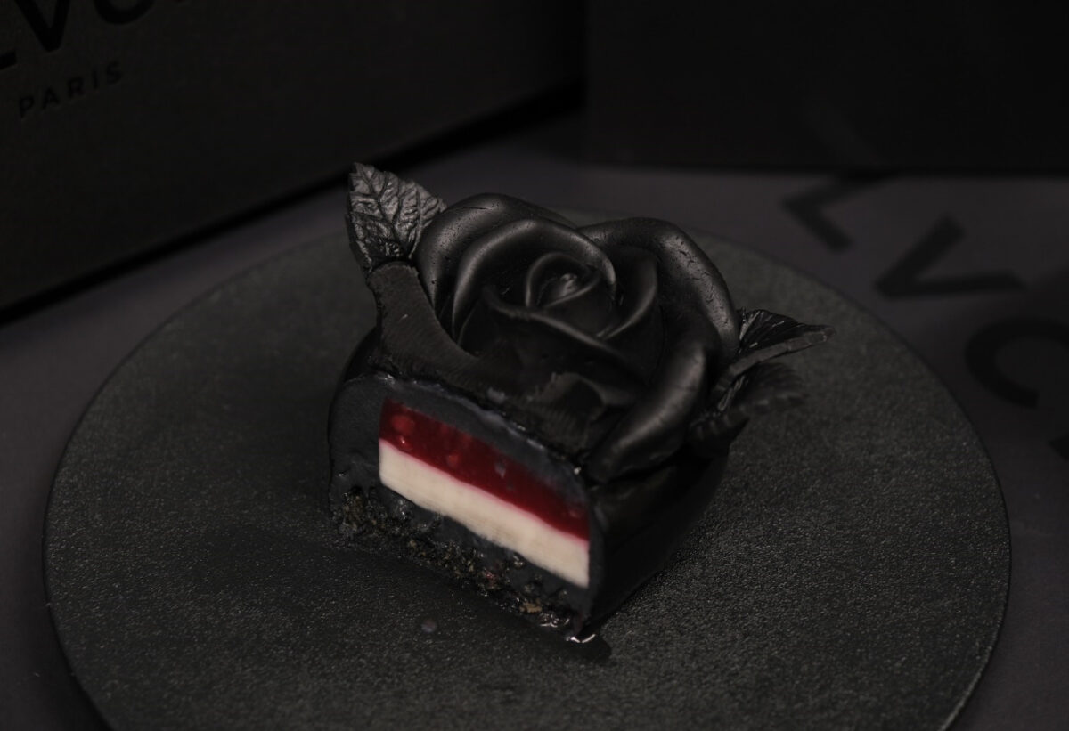 5分で完売する“漆黒ケーキ”！？ジェイアール名古屋タカシマヤで「フランス展 2023 La vie est belle! ～人生は素晴らしい～」が開催！