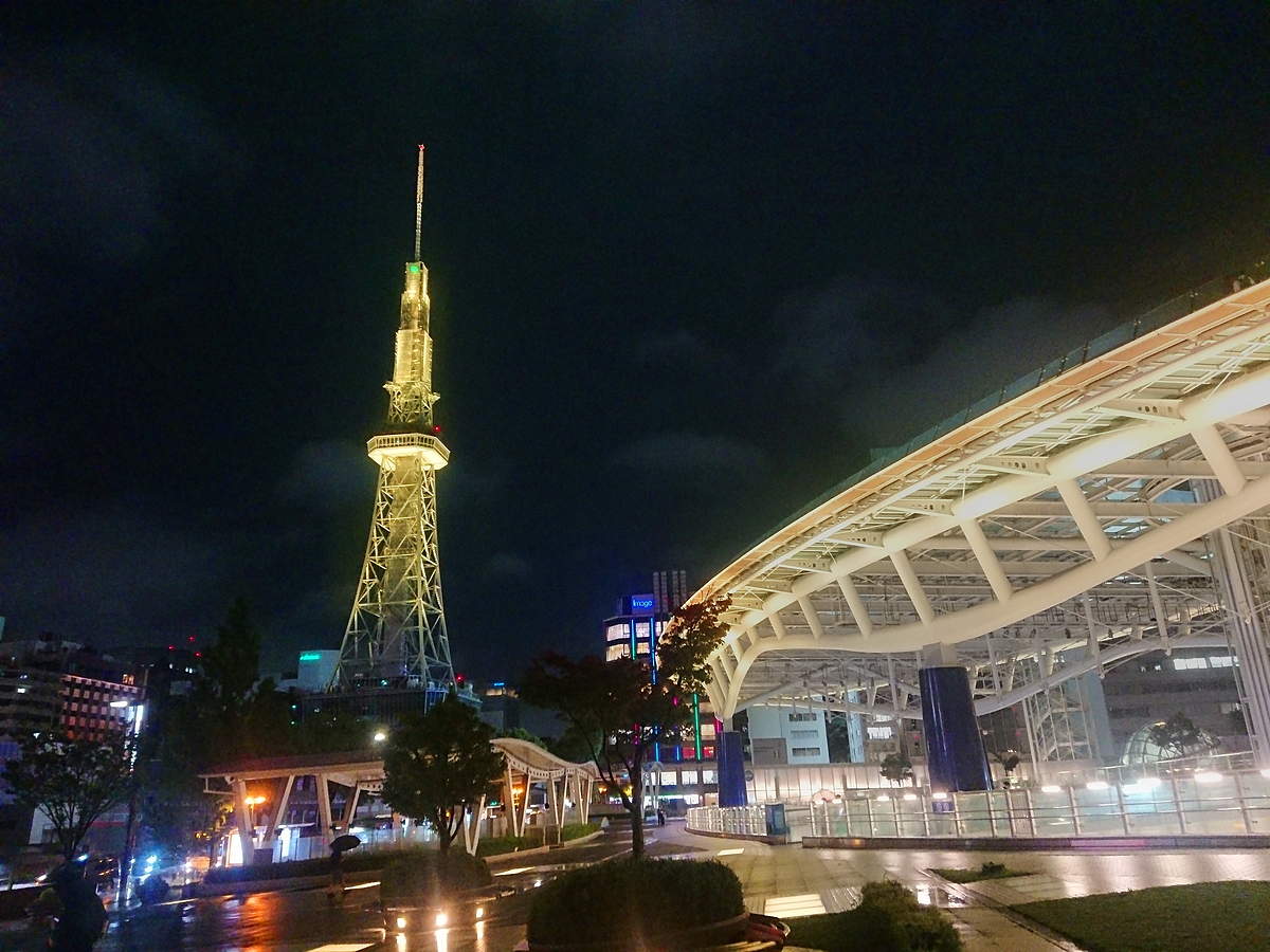 名古屋・栄の夜景がシャンパンゴールドに包まれる「NAKED スターイルミネーション2023」が開催【中部電力MIRAI TOWER】