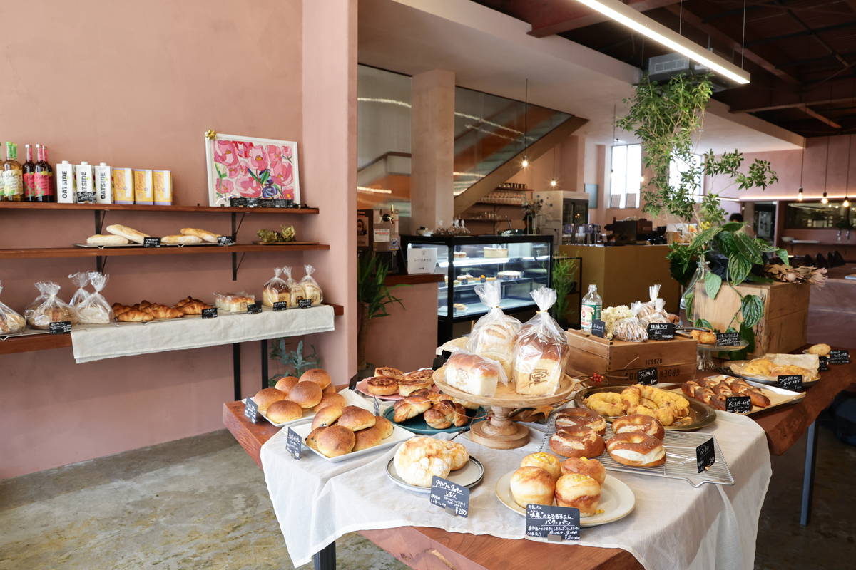 西尾市の商店街にこれまでなかった、オシャレなパンとカフェとバルの店「本町オーブン」が誕生！ 【愛知・西尾市】