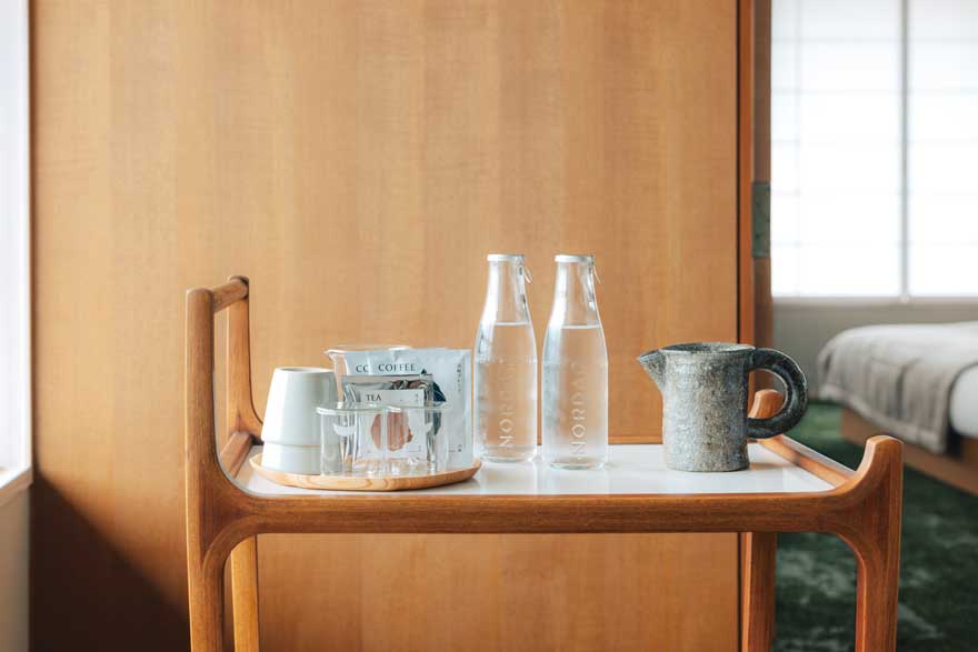 旧市庁舎をリノベした宿「泊船」へ。歴史建築の趣を感じる癒しのステイ